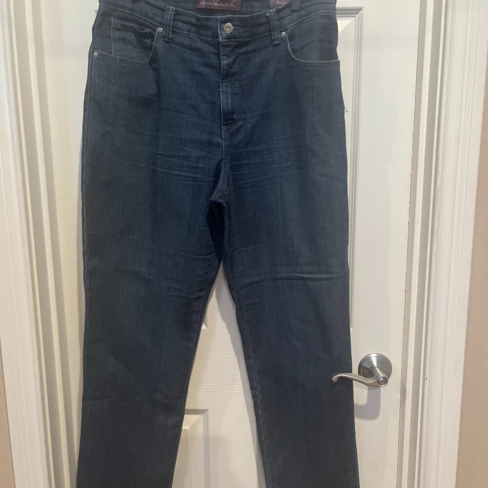 PRICE DROP - Gloria Vanderbilt Amanda Jeans